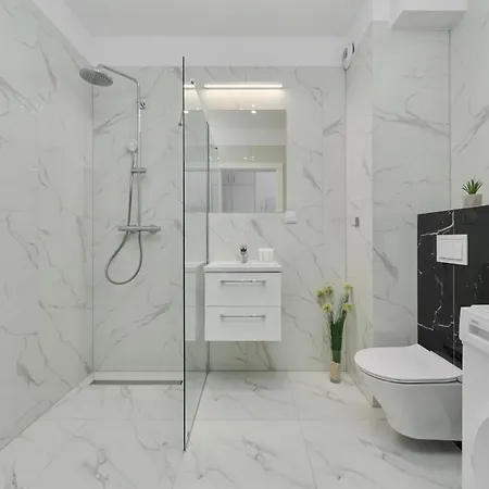 Cozy Studio With Balcony In Very Close To Main Market Square By Renters *