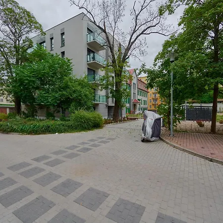 Cozy Studio With Balcony In Very Close To Main Market Square By Renters 아파트