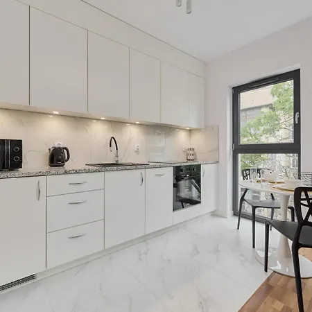 아파트 Cozy Studio With Balcony In Very Close To Main Market Square By Renters *