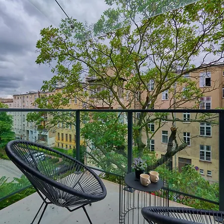 Cozy Studio With Balcony In Very Close To Main Market Square By Renters