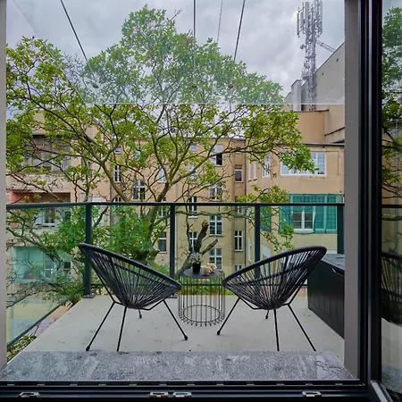 아파트 Cozy Studio With Balcony In Very Close To Main Market Square By Renters *